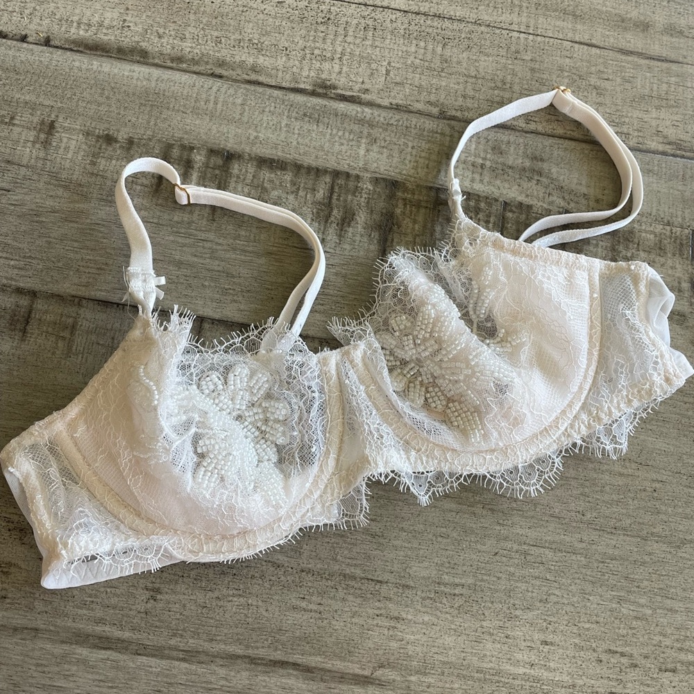 White beaded Victoria’s Secret unlined balconette bra NWT